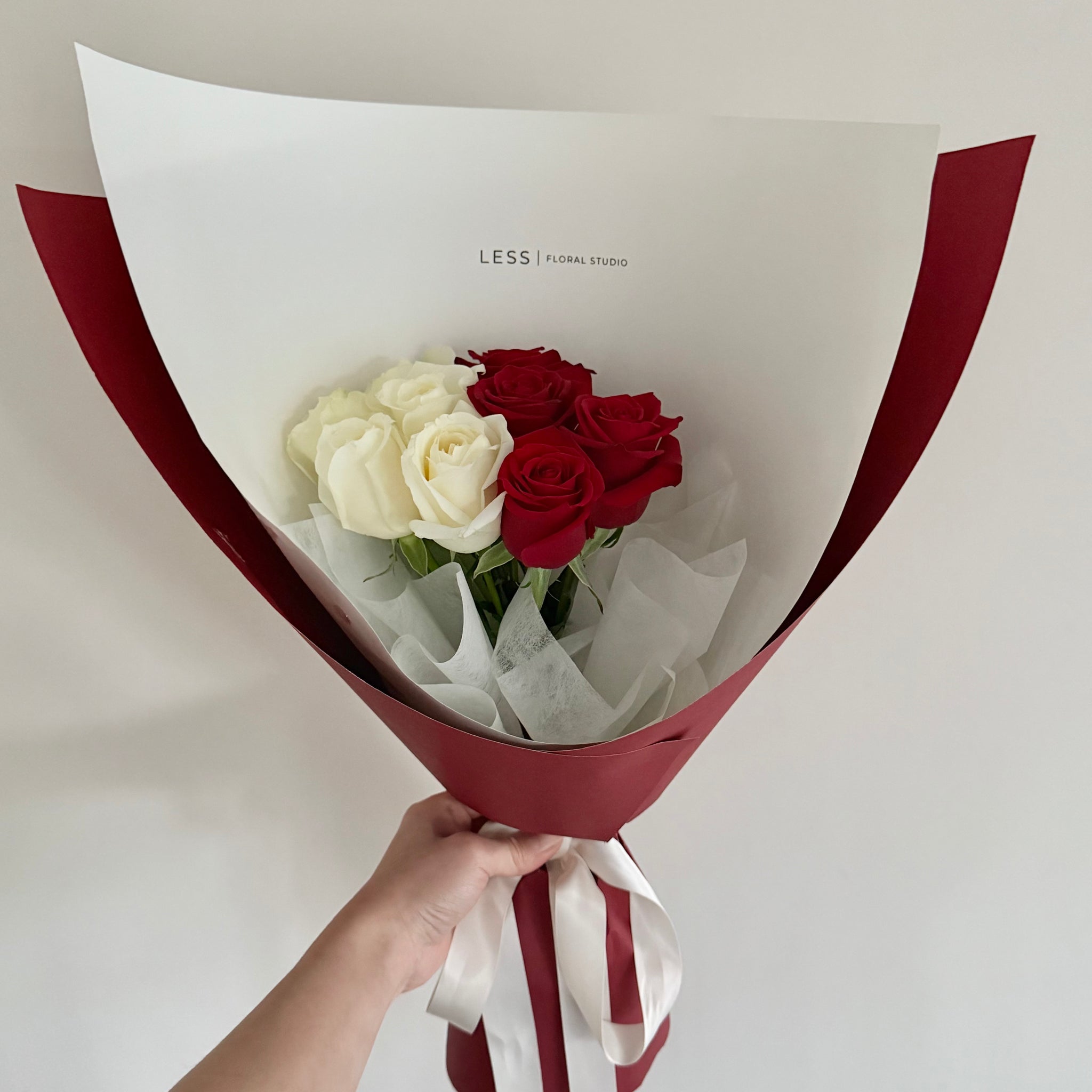 Fresh Bouquet White & Scarlet