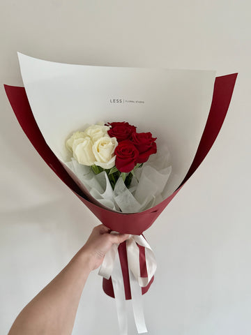 Fresh Bouquet White & Scarlet